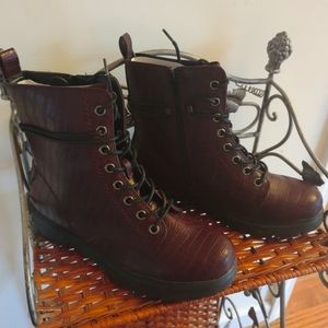 Above ankle/ combat boots